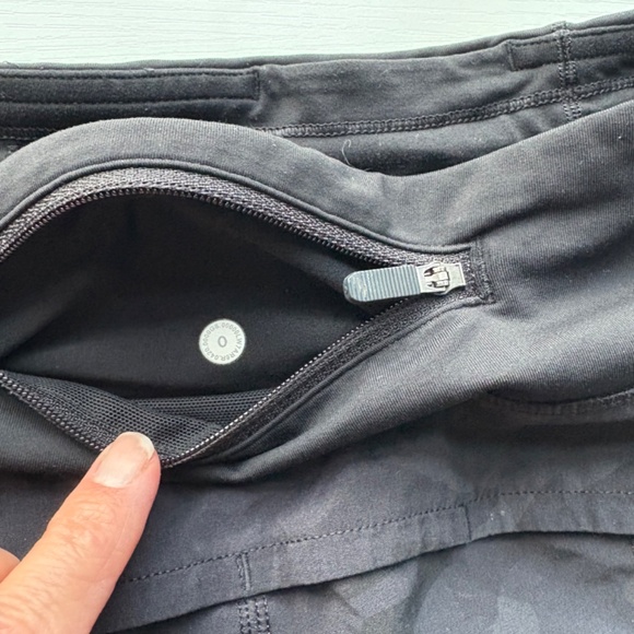 Lululemon Speed up Low Rise 2.5” lined short, 0 - Picture 3 of 4
